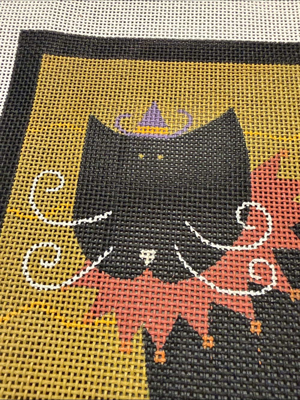 black cat in Halloween  handpainted needlepoint 🐈‍⬛ - Picture 4 of 8